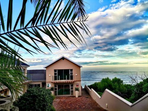 10 Sleeper, Indoor Pool, Wifi, Dstv Perfect Holiday Home