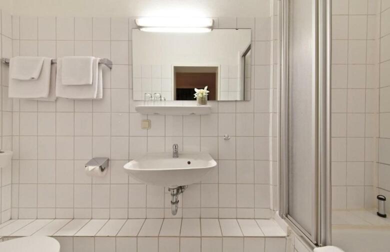 Centrum Hotel Commerz Am Bahnhof Altona