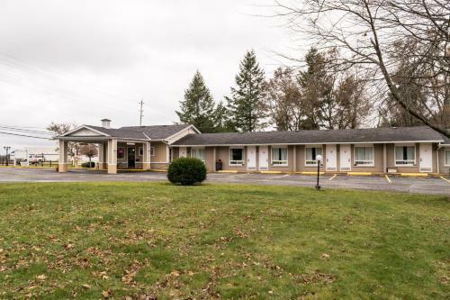 Kingston Motel East