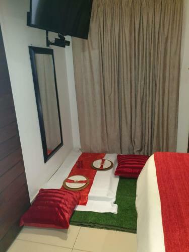 Hostal Suits Guest House & Bar