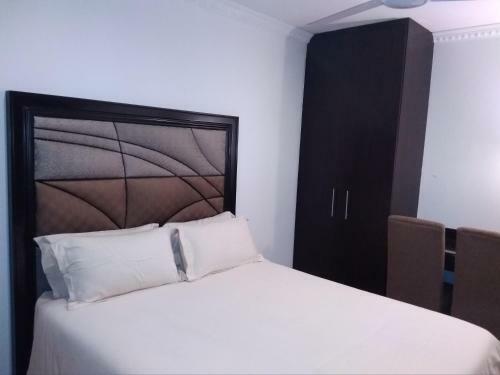 Hostal Suits Guest House & Bar