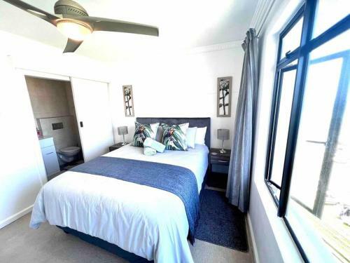 Grace / 2 Bedroom 2 Bathroom Beachfront Apartment