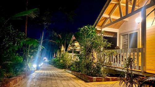 Hotel Pele's Fisherman Village