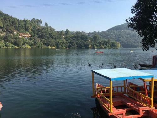 Lodge Rudraksha Cottage & Resort