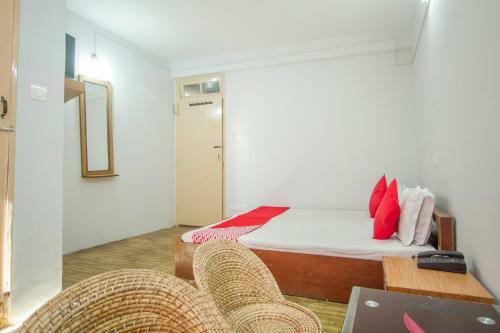 Hotel Oyo 65173 Nourpem Residency