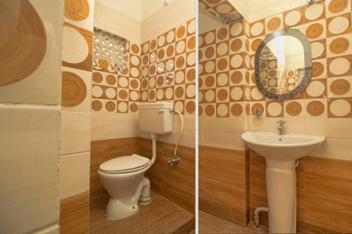 Hotel Oyo 65173 Nourpem Residency