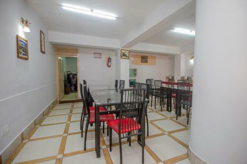 Hotel Oyo 65173 Nourpem Residency