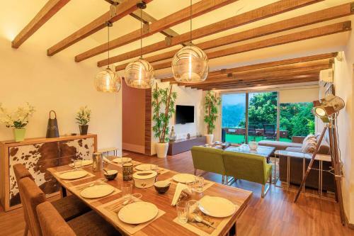 Villa Stayvista At Oberoi's Chalet