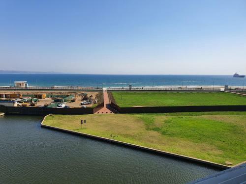Accommodation Front - Gorgeous 4 Sleeper Beachfront Apartment