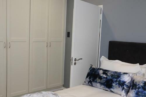 Modern Apartment In Bustling Umhlanga - Sleeps 4