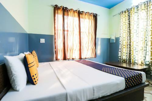 Spot On 61705 Hotel Rose Star