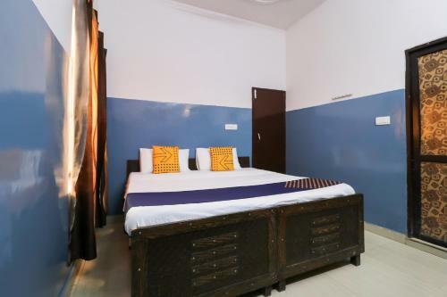 Spot On 61705 Hotel Rose Star