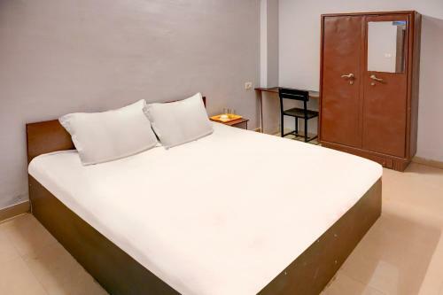 Spot On 82219 Hotel New Lake Palace