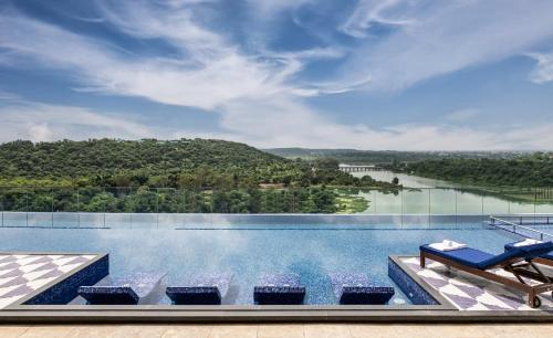 Hotel Taj Lakefront Bhopal