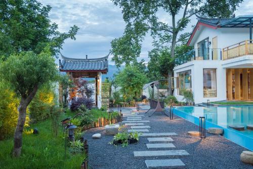 Yulong Snow Mountain Puli Courtyard