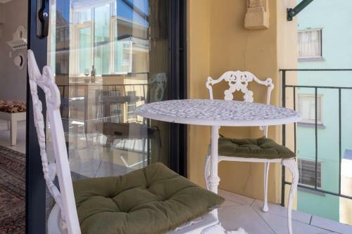 Cosy And Classy Sea Point Apartment