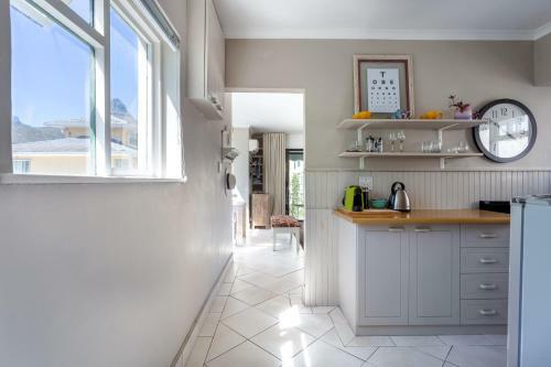 Cosy And Classy Sea Point Apartment