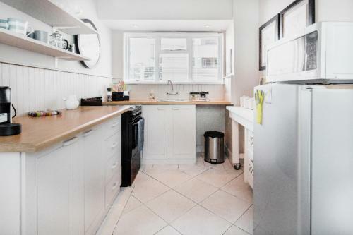 Cosy And Classy Sea Point Apartment