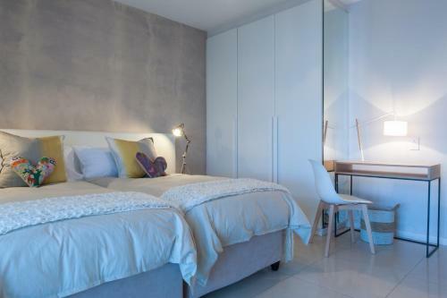Dolphin Beach Luxury Apartment By Stadtgold