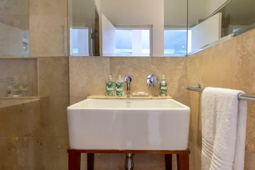Clifton Yolo Spaces - Clifton Beachfront Apartments