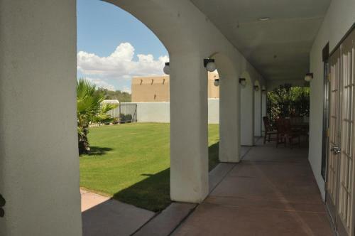 Posada Los Viajeros Inn