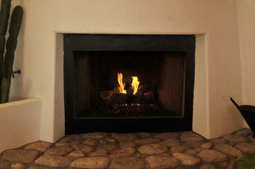 Posada Los Viajeros Inn