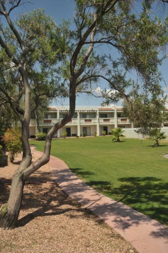 Posada Los Viajeros Inn