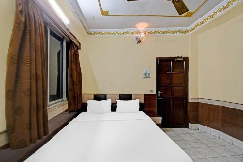 Oyo 84102 Hotel Delux
