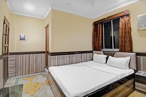 Oyo 84102 Hotel Delux