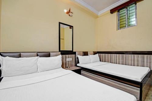 Oyo 84102 Hotel Delux