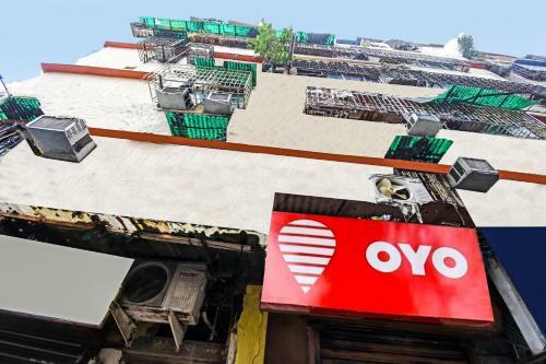 Oyo 84102 Hotel Delux