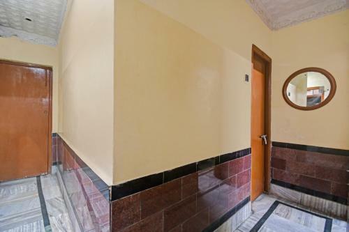 Oyo 84102 Hotel Delux