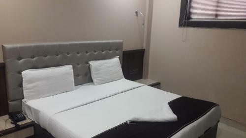 Hotel Shine Hospitality Crown