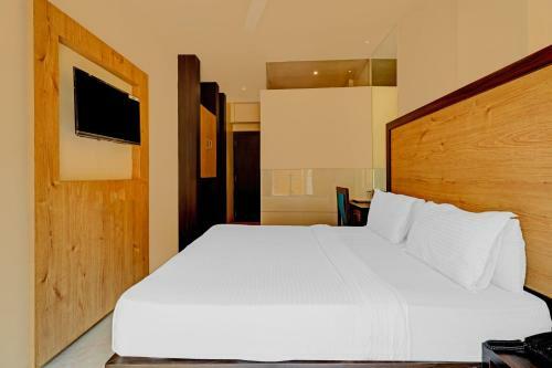 Capital O 87566 Hotel M B Residency