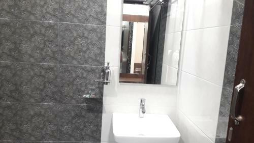 Hotel Shine Hospitality Empire