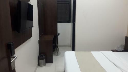 Hotel Shine Hospitality Empire