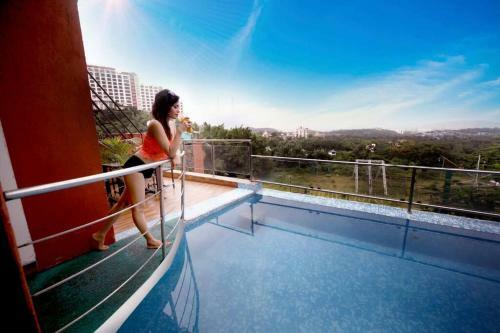 Royal Palms Private Pool Villa - Mumbai