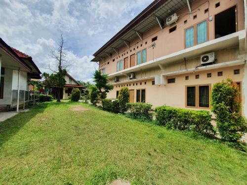 Hotel Oyo 90945 Arizon Kost