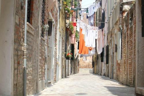 Hostal Veneziacentopercento Rooms