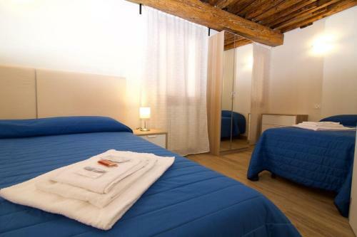 Hostal Veneziacentopercento Rooms