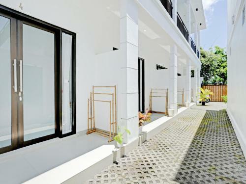 Hotel Oyo 90525 White Guesthouse