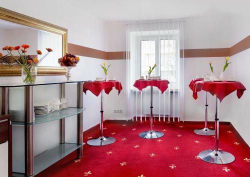 Tiptop Hotel Burgschmiet Garni