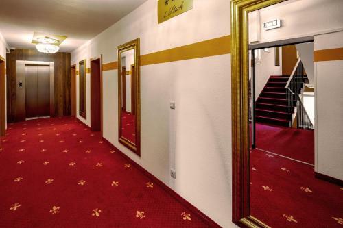 Tiptop Hotel Burgschmiet Garni
