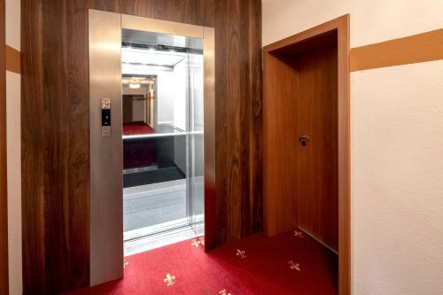 Tiptop Hotel Burgschmiet Garni