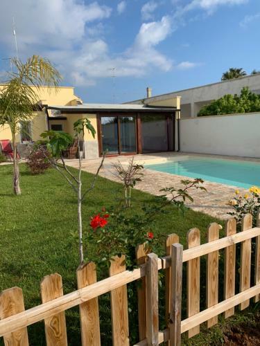 Appartamento In Villa Con Piscina A 700m Dal Mare