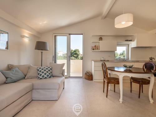 Panoramic Seaview Apartment - Near The Beach