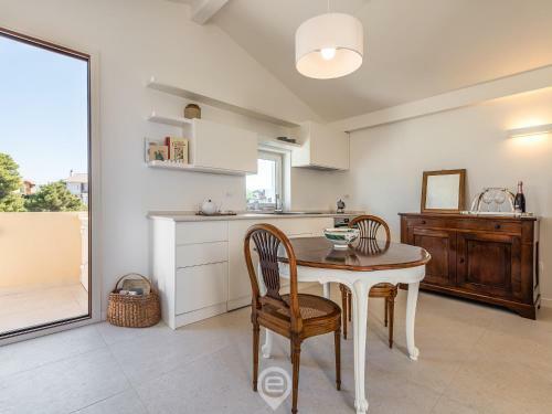Panoramic Seaview Apartment - Near The Beach