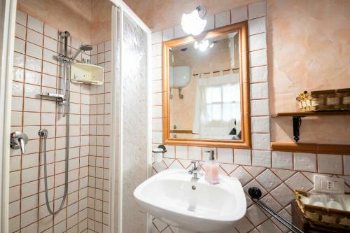 Sa Domu Sarda Suites - Bed & Breakfast