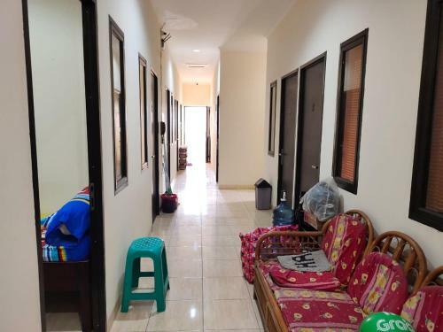 Hostal Residence 9 Penjaringan - Female Only
