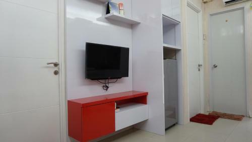 Comfy 2br At Bassura Apartment - Geranium Tower